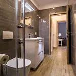 One-bedroom In Vii * רוביני