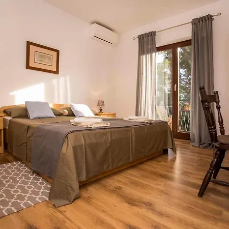 One-bedroom In Vii Appartamento Rovigno